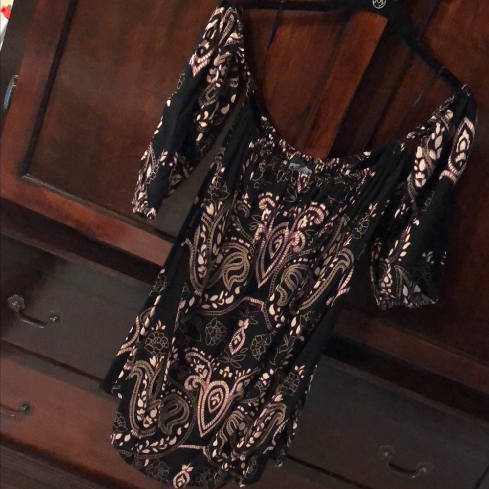 Cold shoulder - detached sleeve dress